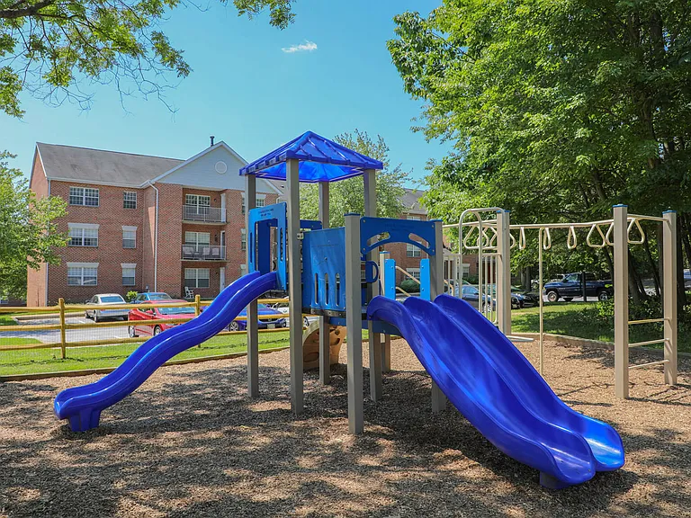 Cascades Overlook Apts. — Photo 30