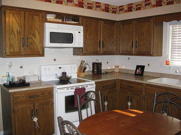 3rd image of 1531 Broadmoor Ln