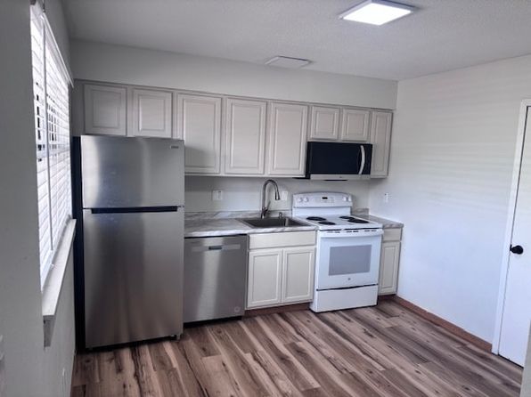 4 Bonne Terre Dr APT 2