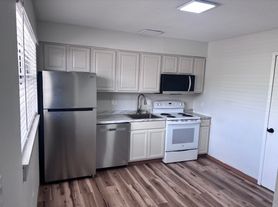 4 Bonne Terre Dr, Collinsville, IL