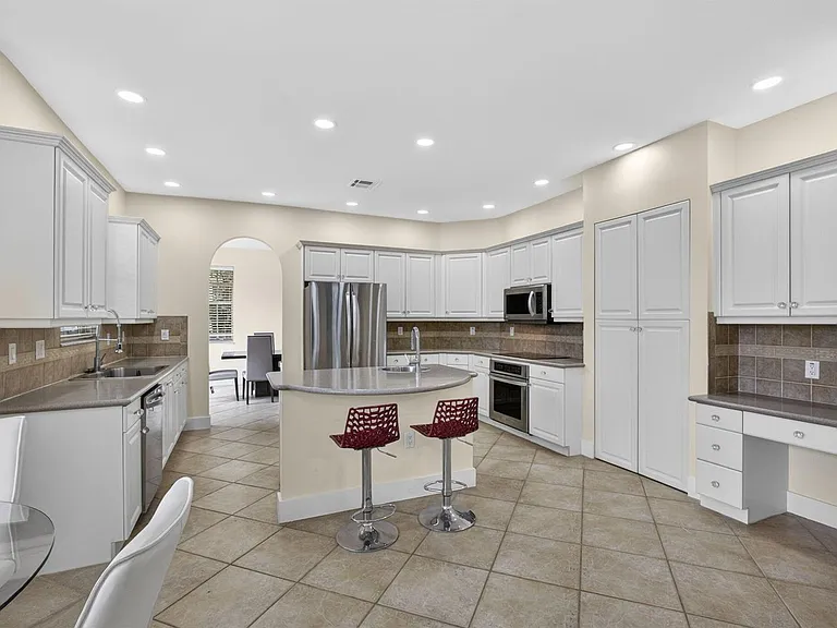1724 Annandale Cir — Photo 29