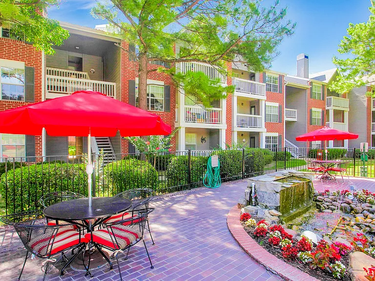Greenbriar Apartments — Photo 1