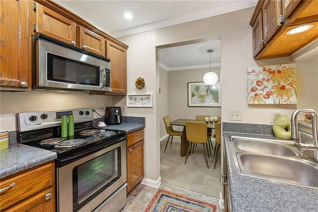 2 bed, 2.0 bath, 1000 sqft, $1,800 — Photo 2