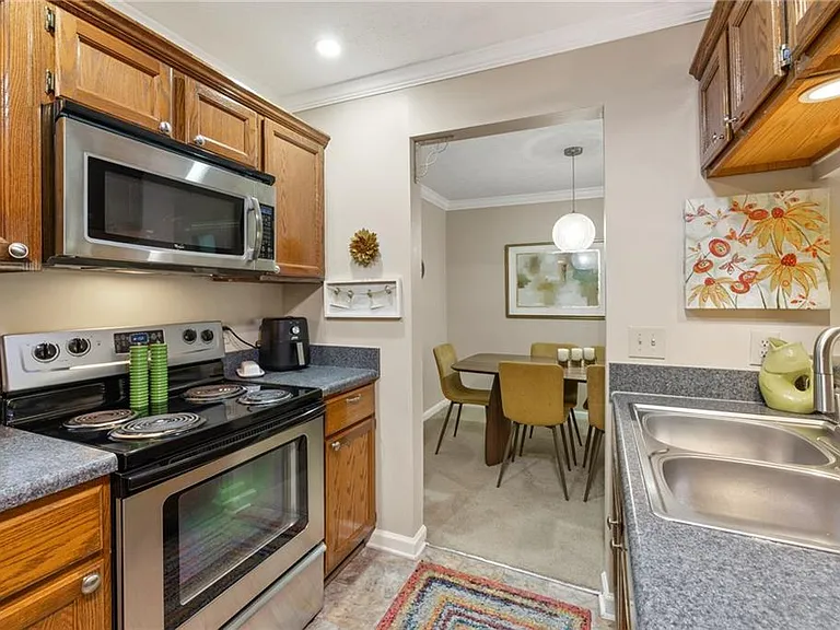 525 Warm Springs Cir — Photo 2