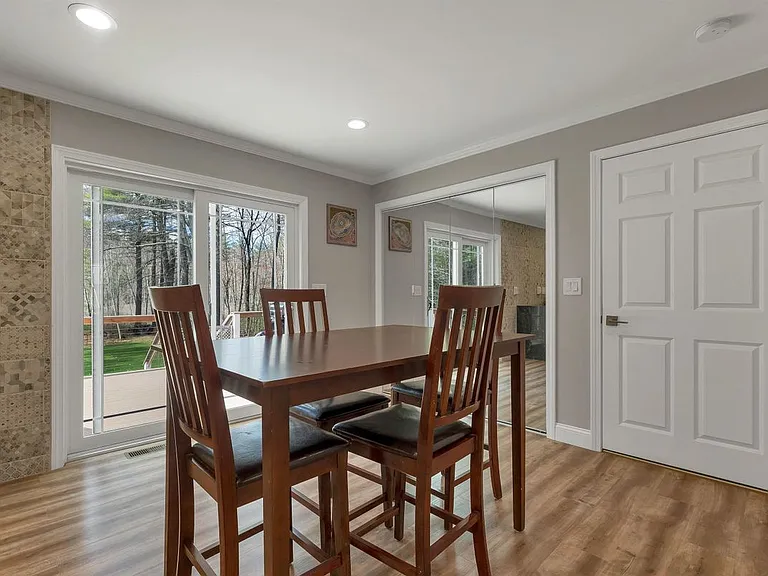 40 Mary Ann Ave — Photo 31