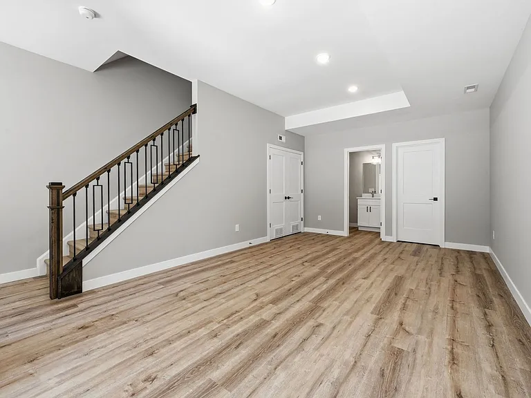 4728 Walworth Ave — Photo 4