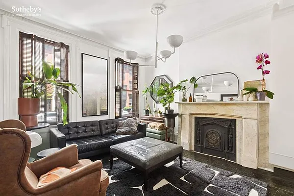 Rented by Sotheby's International Realty | media 11