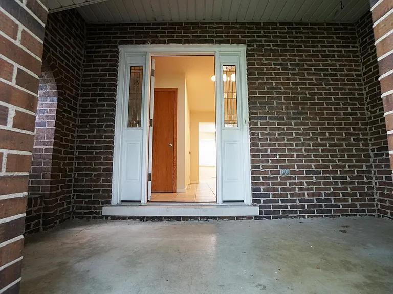6S546 Sussex Rd — Photo 3