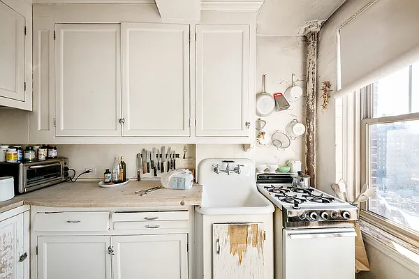 Sold by Domus Realty | media 17