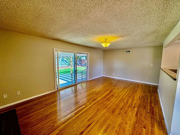 5th image of 8750 Celestine Ave