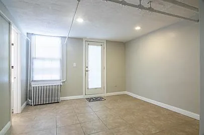 Building Photo - 5531 Hamilton Ave #15