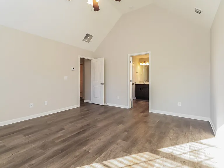 450 Louise Way — Photo 10