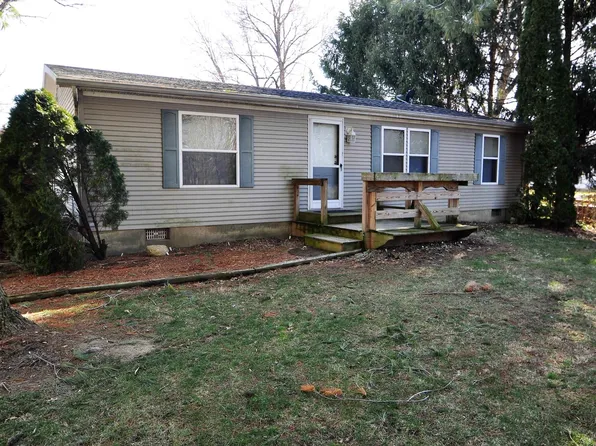 512 E Jackson St, Lakeville, IN 46536