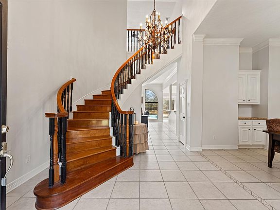 3rd image of 1019 Towering Oaks St