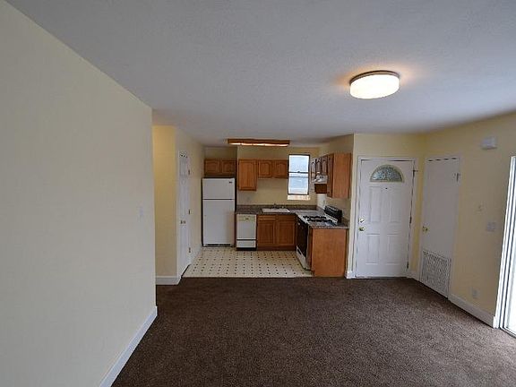 5th image of 583 London St #A