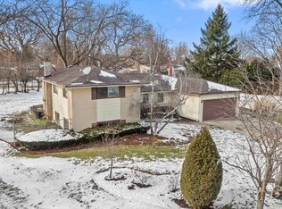 1340 Huber Ln, Glenview, IL