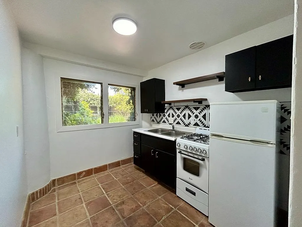 Studio, $1,950 — Photo 4