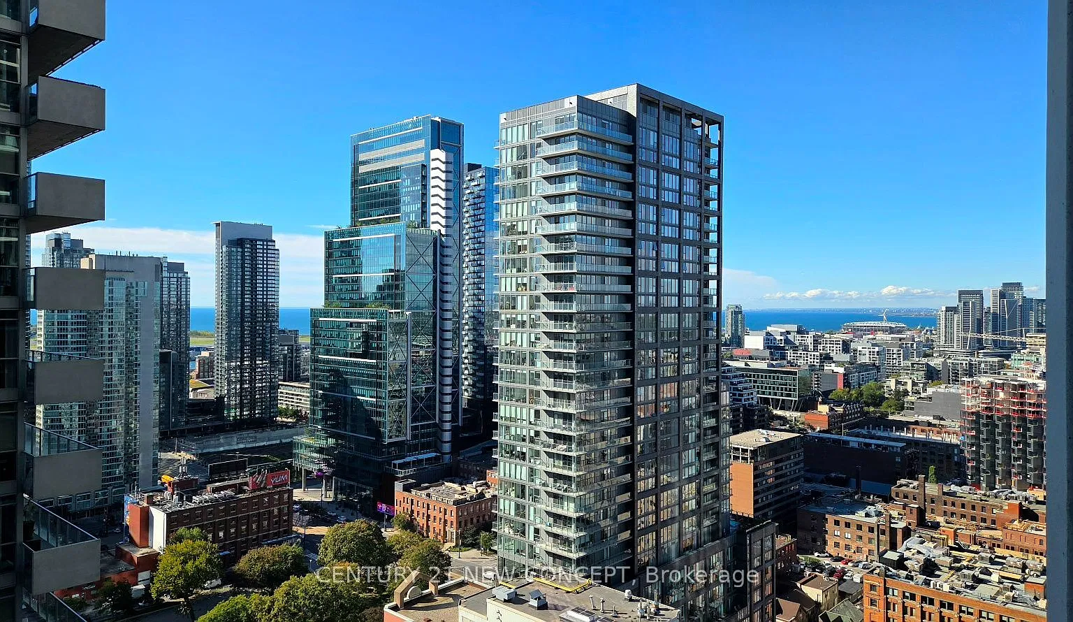 400 King West — Photo 1