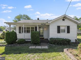 51 Waterfall Rd, Chester Gap, VA 22623