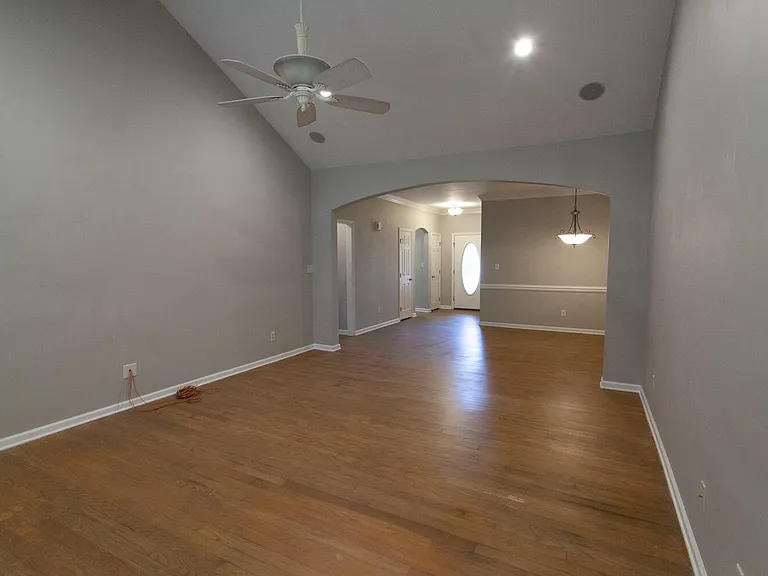 318 Vanderbilt Dr — Photo 4
