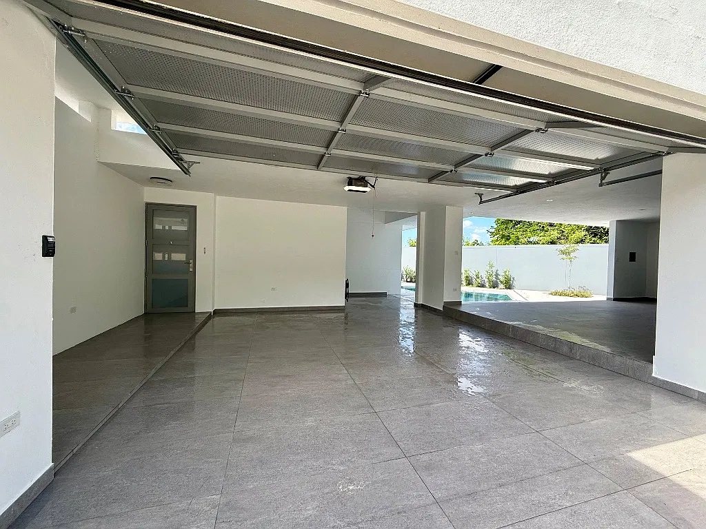 4 bed, 3.5 bath, 2900 sqft, $6,800 — Photo 3