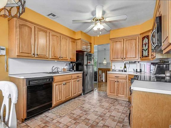 2nd image of 138 Atlantic Pl