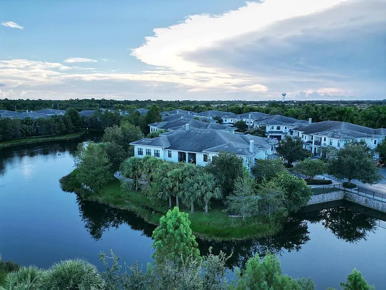 The Hamptons at Palm Beach Gardens Apartments — Photo 24