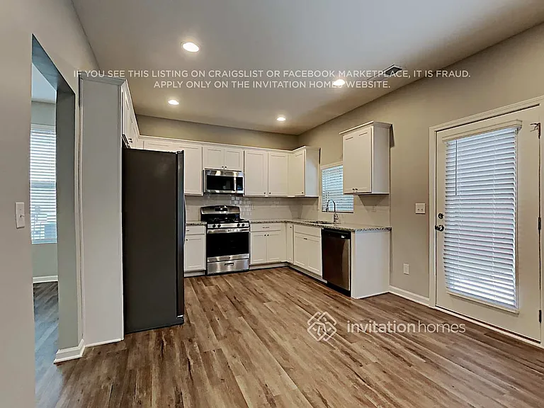 235 N Fortune Way — Photo 6