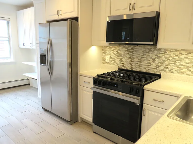 68 Pemberwick Rd #1 — Photo 2