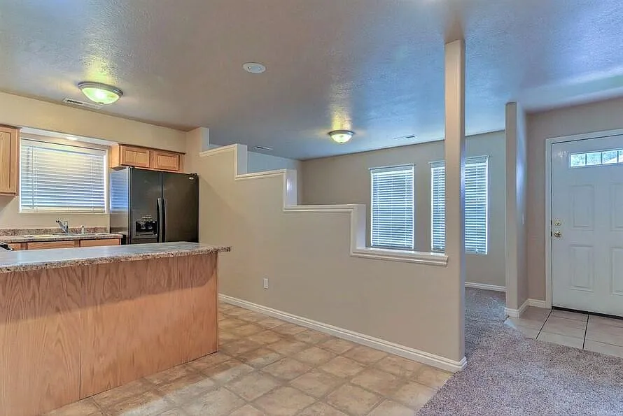3 bed, 1025 sqft, $1,750 — Photo 4