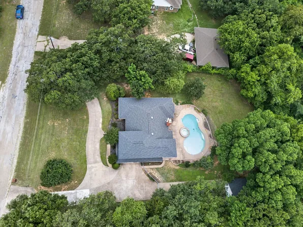 300 Post Ln, Burleson, TX 76028