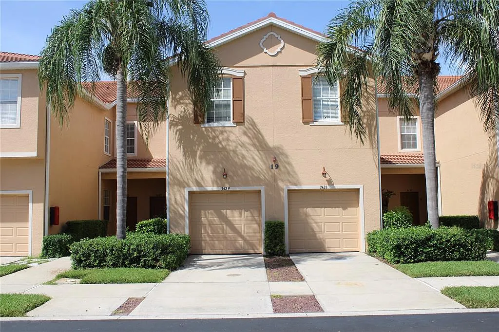 3 bed, 2.5 bath, 1954 sqft, $2,295 — Photo 1