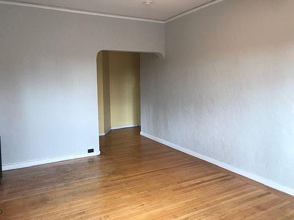 Living room to apartment entry