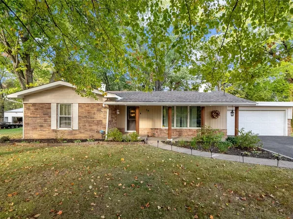 56 Wilshire Dr, Fairview Heights, IL 62208