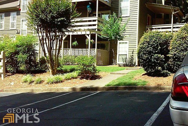 1st image of 910 Riverview Dr SE