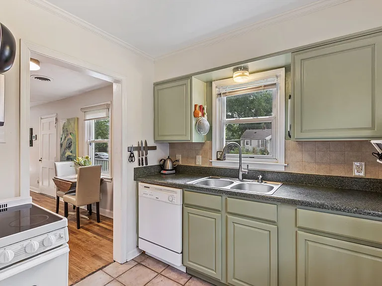 507 Grahamwood Dr — Photo 10