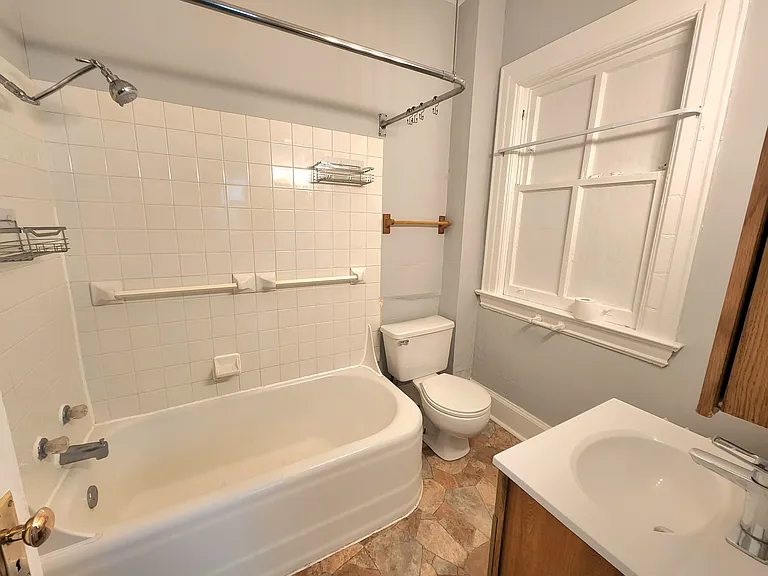 327 6th Ave SE #4 — Photo 6
