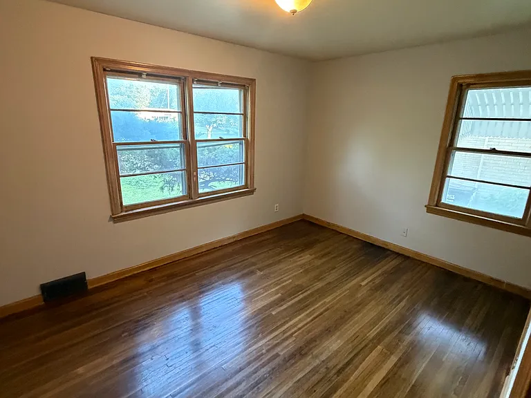 1115 Fabrique St — Photo 3