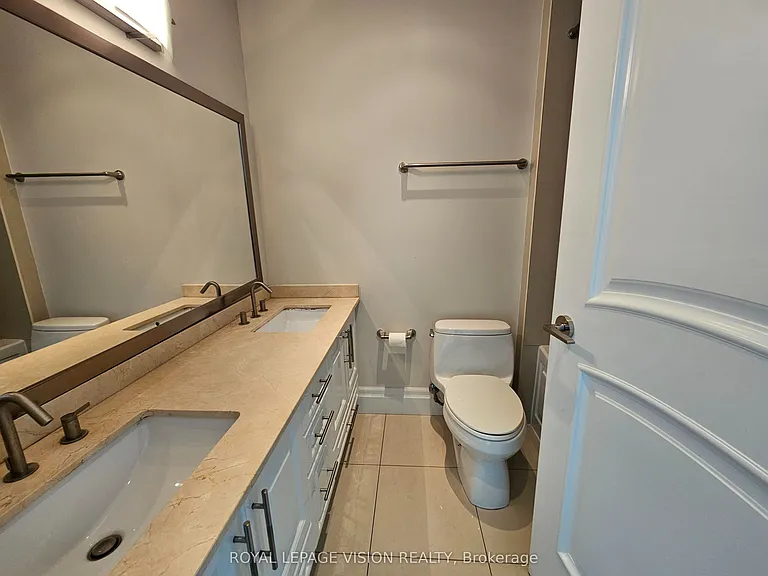 16 Harbour St #3810 — Photo 18