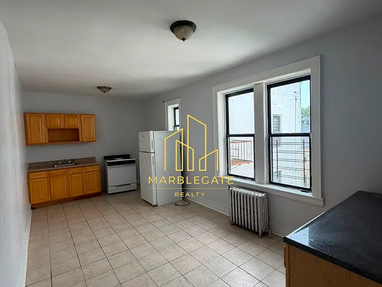 469-470 Elizabeth Ave #5011 — Photo 3