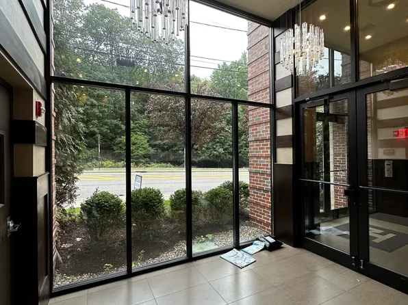 2001 Hudson Terrace image 16 of 16