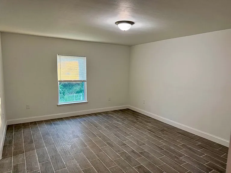351 Pennfield St — Photo 10