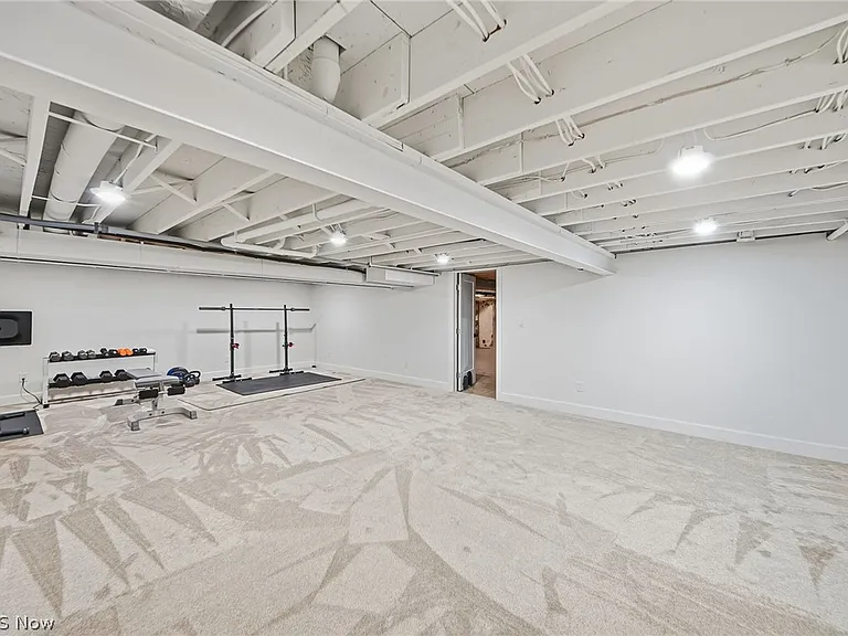 1440 W 57th St — Photo 41