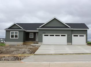 4526 Granite Ridge Rd, Cedar Falls, IA 50613