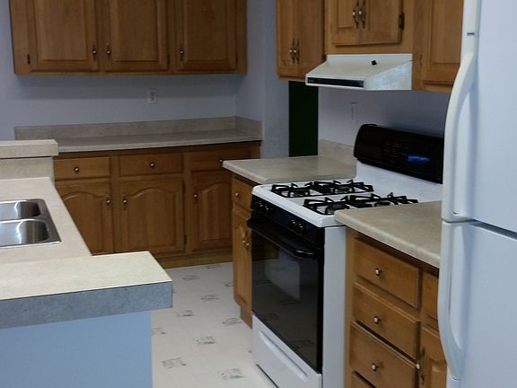 4th image of 305 Hunt Club Dr