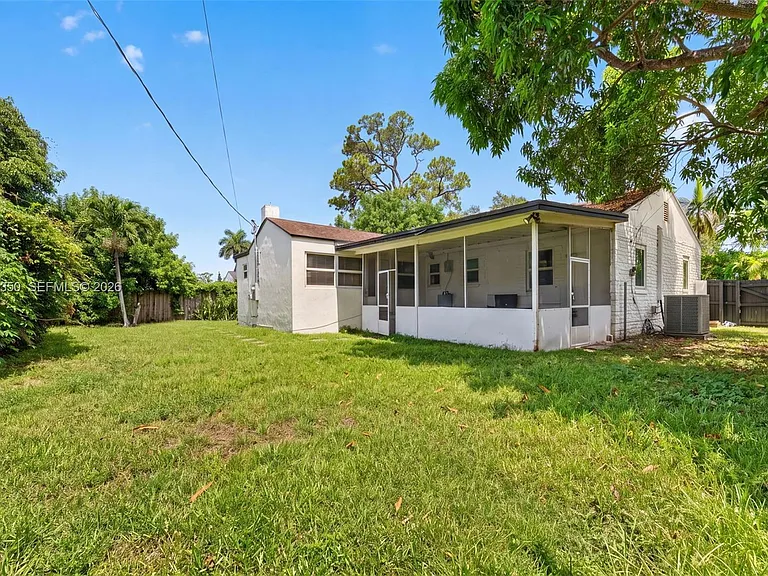 5800 SW 61st St — Photo 22