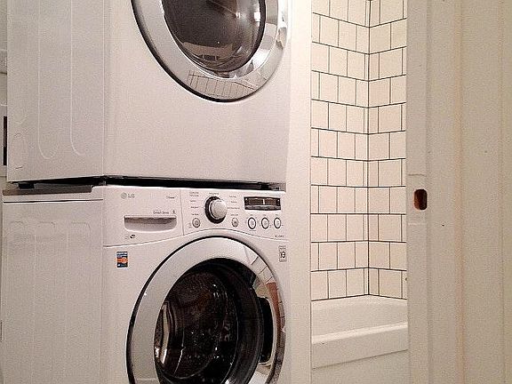 4th image of 1036 N Winchester Ave APT 1F