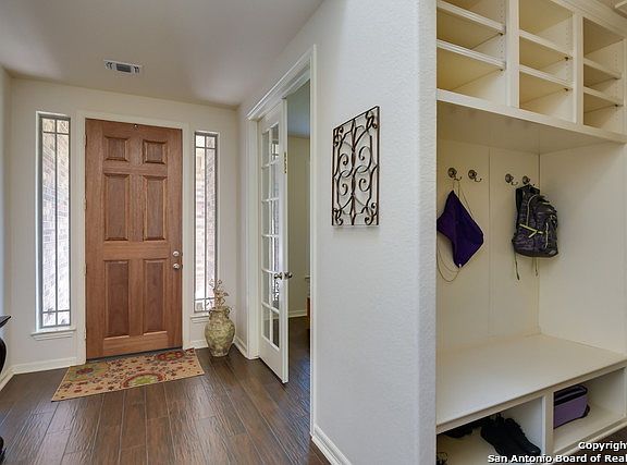 5th image of 1109 Gwendolyn Way