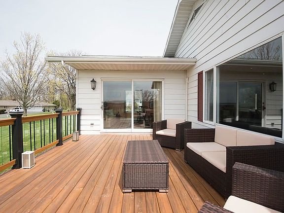 3rd image of 28 Hillview Dr