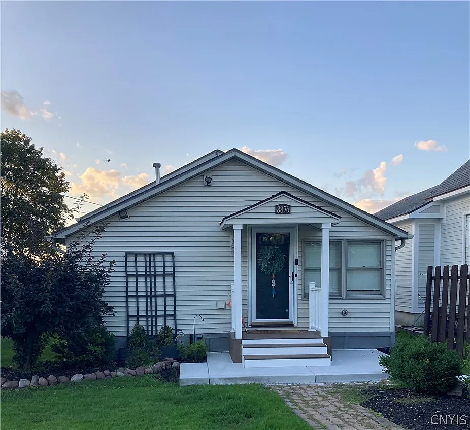1 bed, 1.0 bath, 1040 sqft, $2,000 — Photo 1